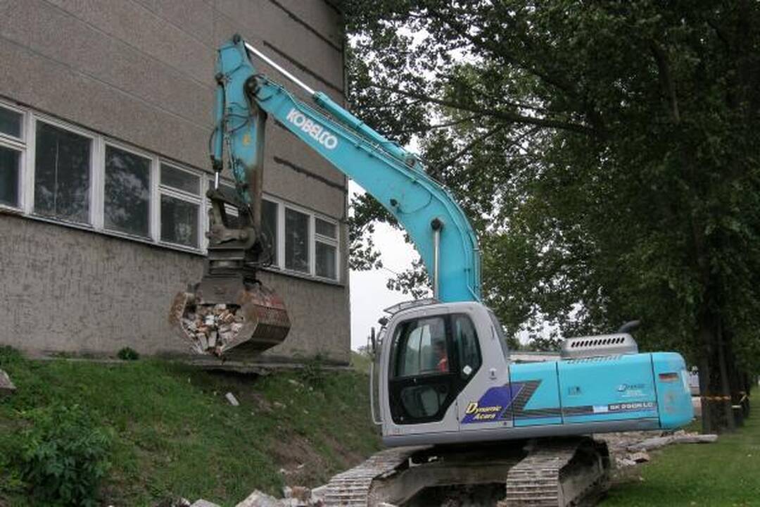 Tęsiamas klaipėdietiškos Berlyno sienos griovimas