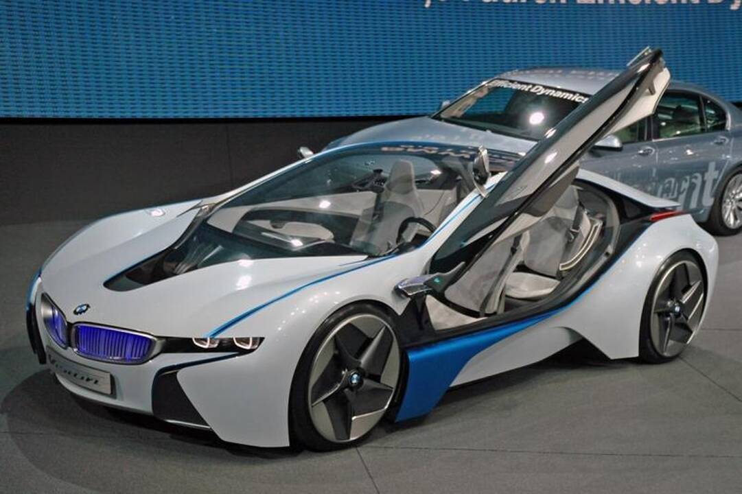 BMW iš Frankfurto: „i8“ - velniškai pašėlęs ekologiškas ryklys