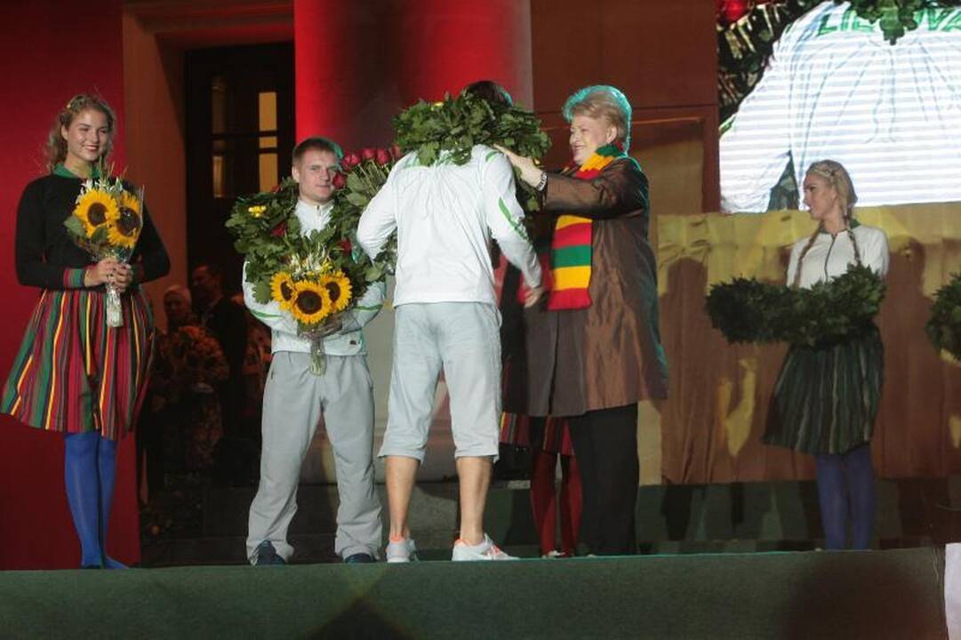 Lietuva didelėmis ovacijomis pasitiko olimpinius čempionus