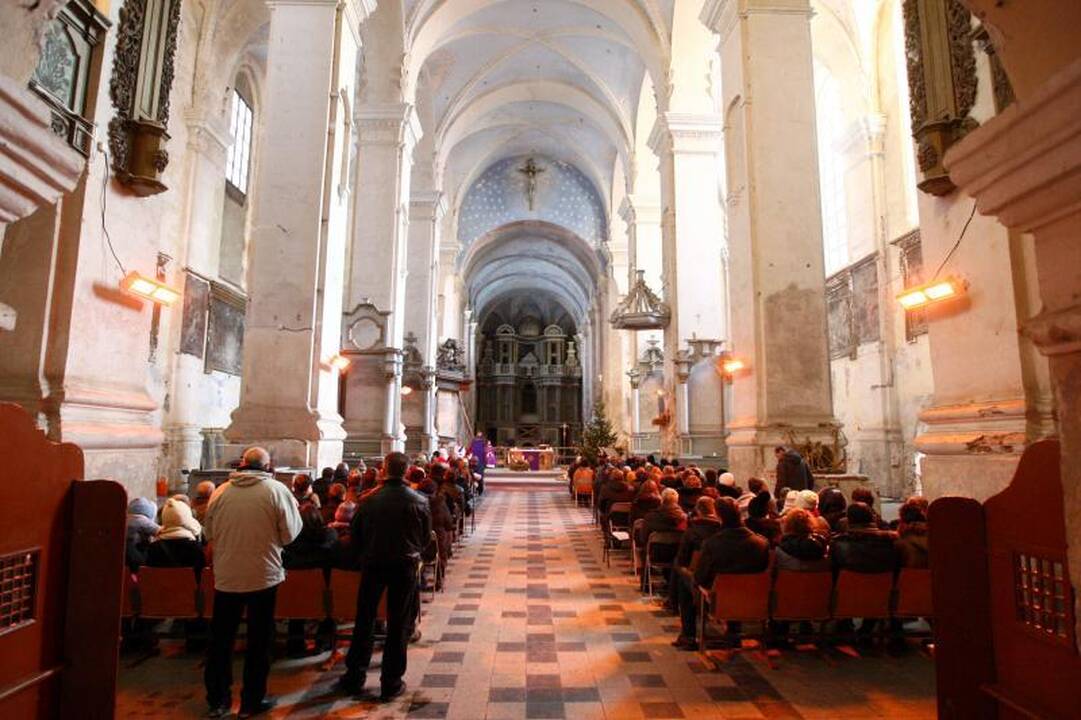 Originalus šventimas: Kauno plaukikai Kalėdoms rengėsi bažnyčioje