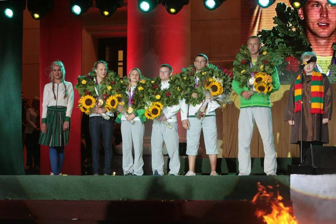 Lietuva didelėmis ovacijomis pasitiko olimpinius čempionus