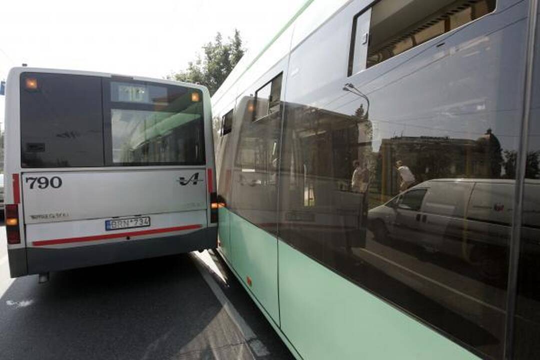 Troleibusas „Vytautas“ gavo krikštą ir patyrė pirmą avariją Vilniaus gatvėse