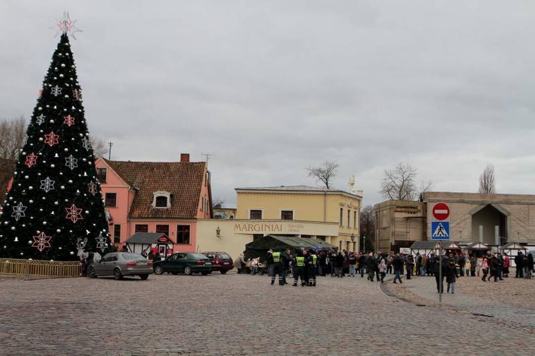 Klaipėdiečiai vaišinosi nemokama žuviene ir koše