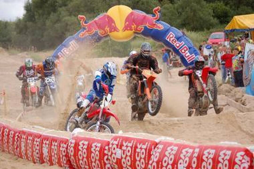Šalia Trakų - enduro motociklininkų rodeo