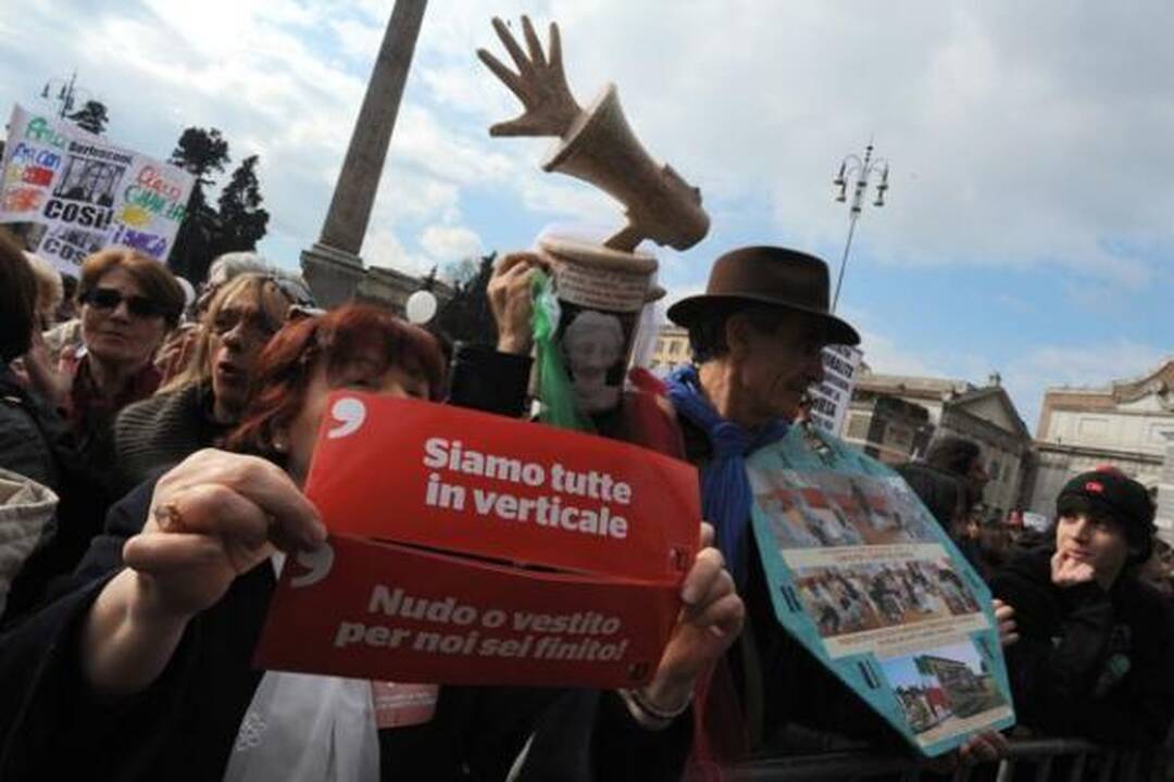 Italės masiškai protestavo prieš S.Berlusconi valdymą