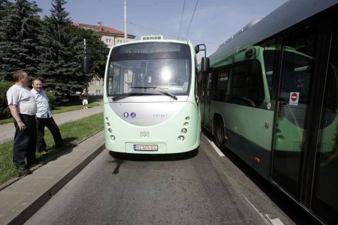 Troleibusas „Vytautas“ gavo krikštą ir patyrė pirmą avariją Vilniaus gatvėse