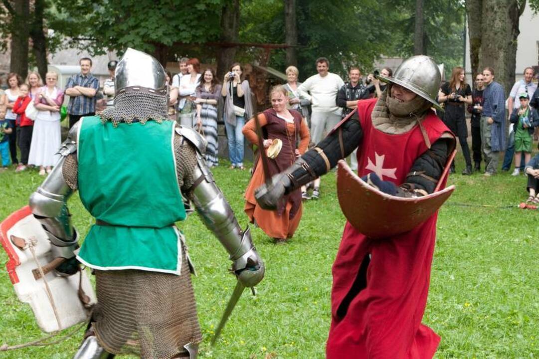 "Mados infekcijai" atrinkti modeliai