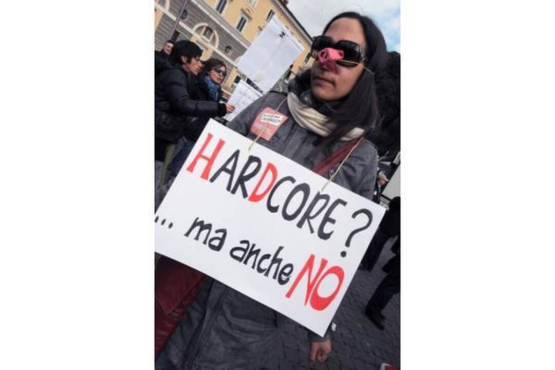 Italės masiškai protestavo prieš S.Berlusconi valdymą