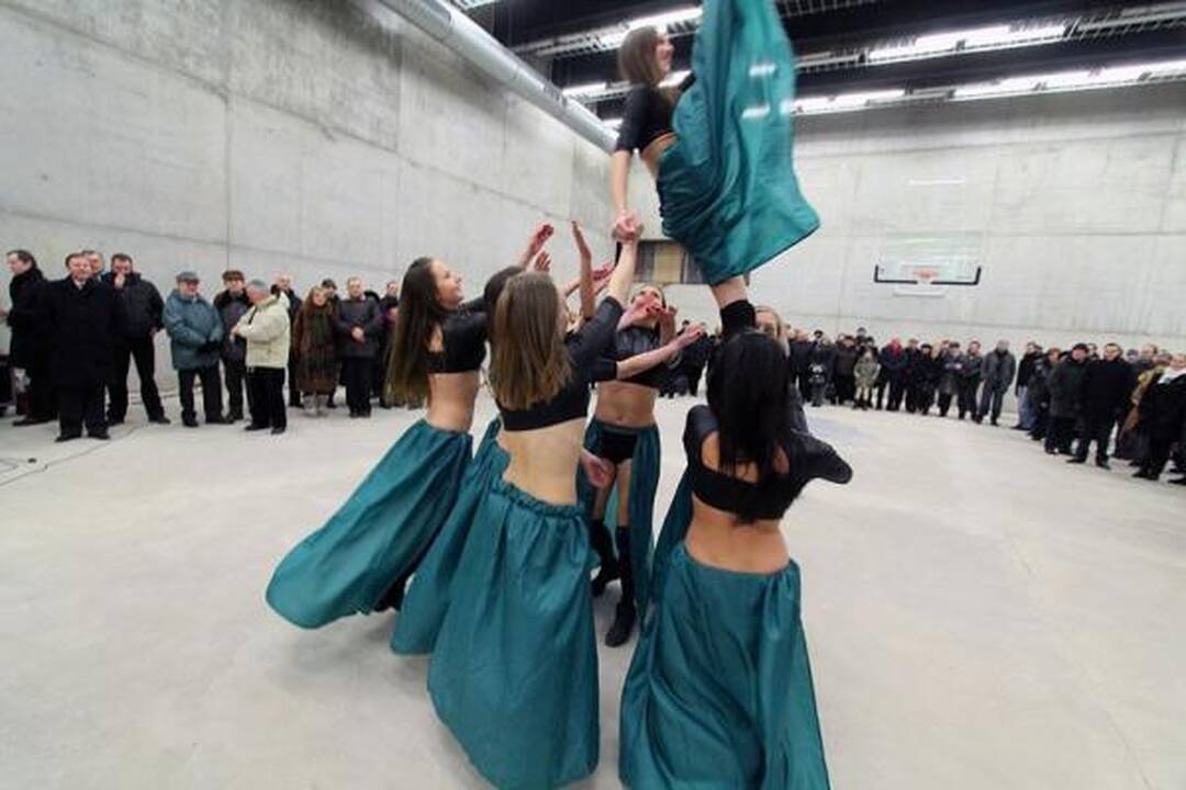 „Žalgirio“ arenoje koncertavo Kauno šampaninis choras ir Merūnas