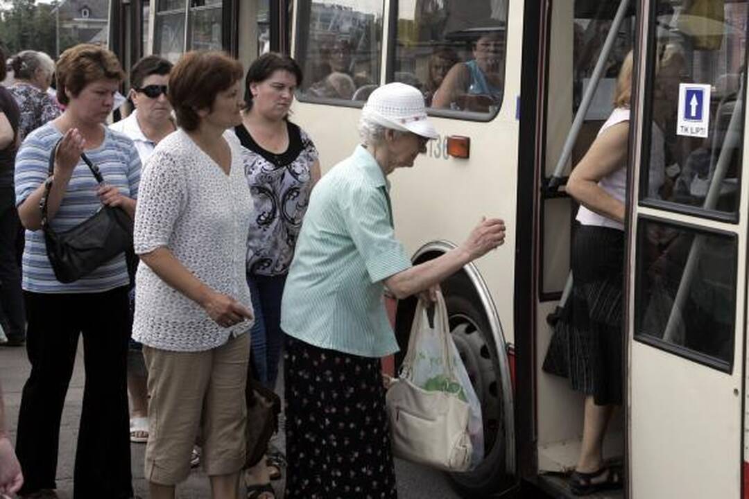 Nauja keleivių laipinimo tvarka Vilniuje prigyja sunkiai 