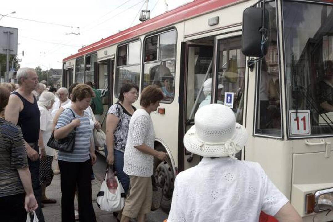 Nauja keleivių laipinimo tvarka Vilniuje prigyja sunkiai 