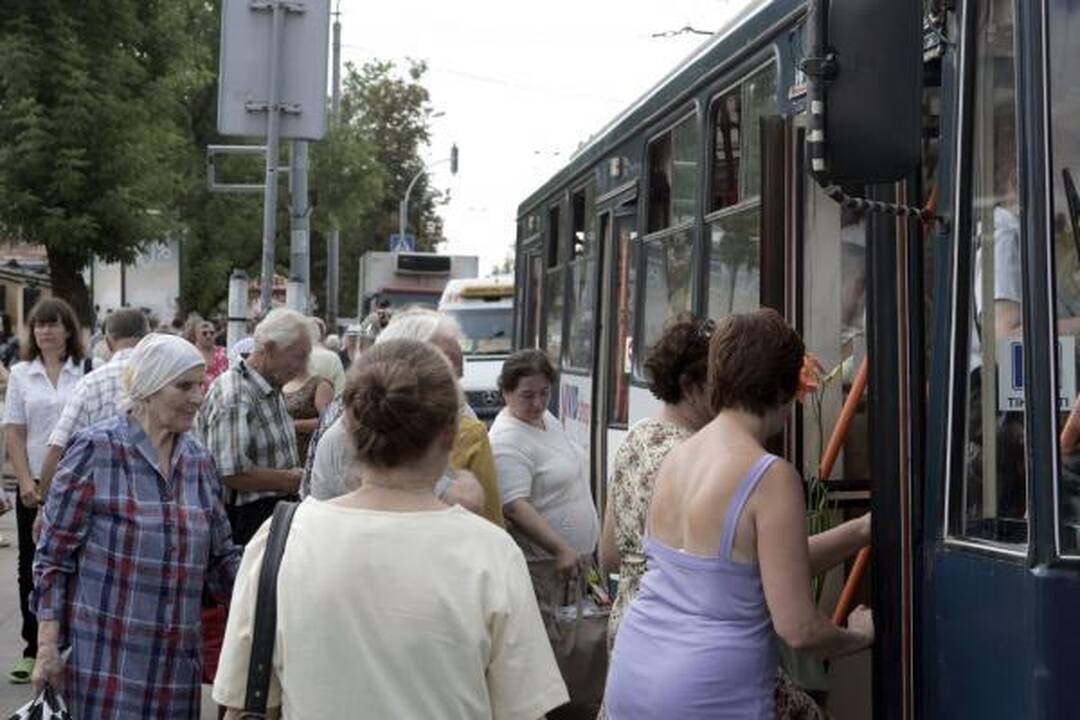 Nauja keleivių laipinimo tvarka Vilniuje prigyja sunkiai 