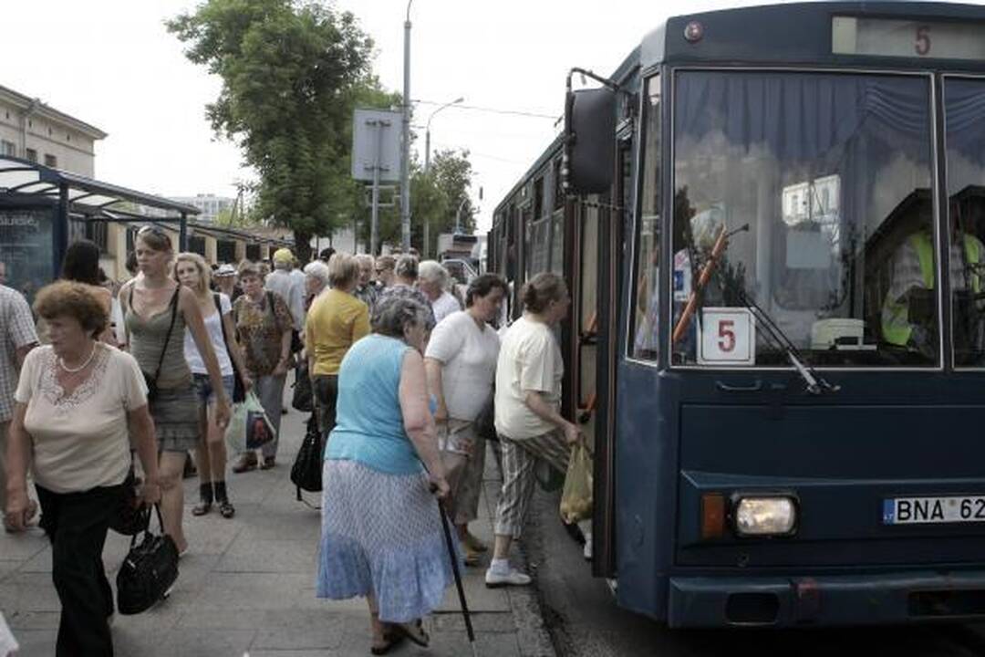 Nauja keleivių laipinimo tvarka Vilniuje prigyja sunkiai 