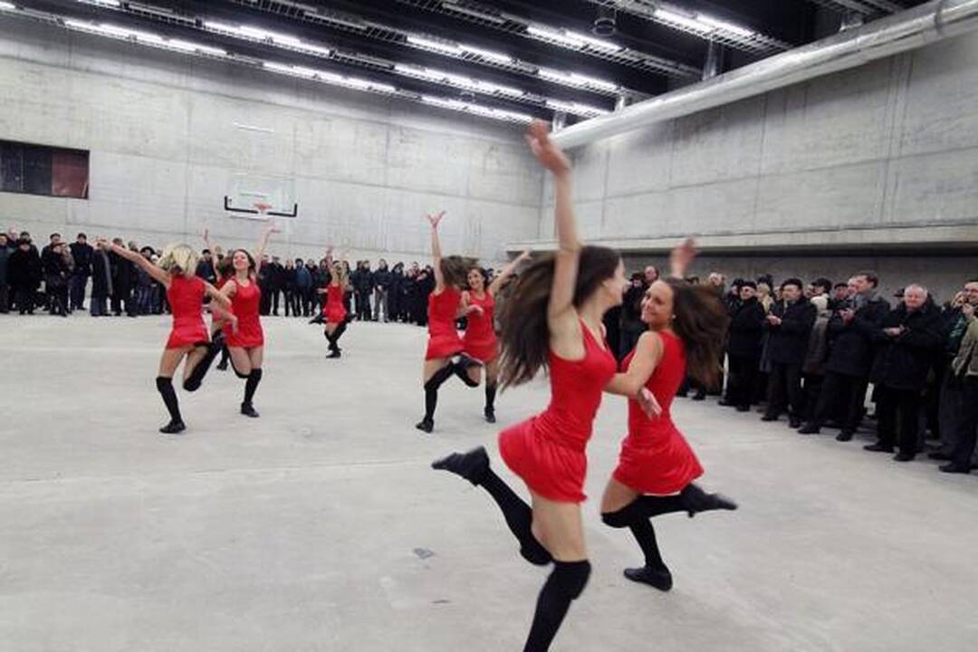„Žalgirio“ arenoje koncertavo Kauno šampaninis choras ir Merūnas