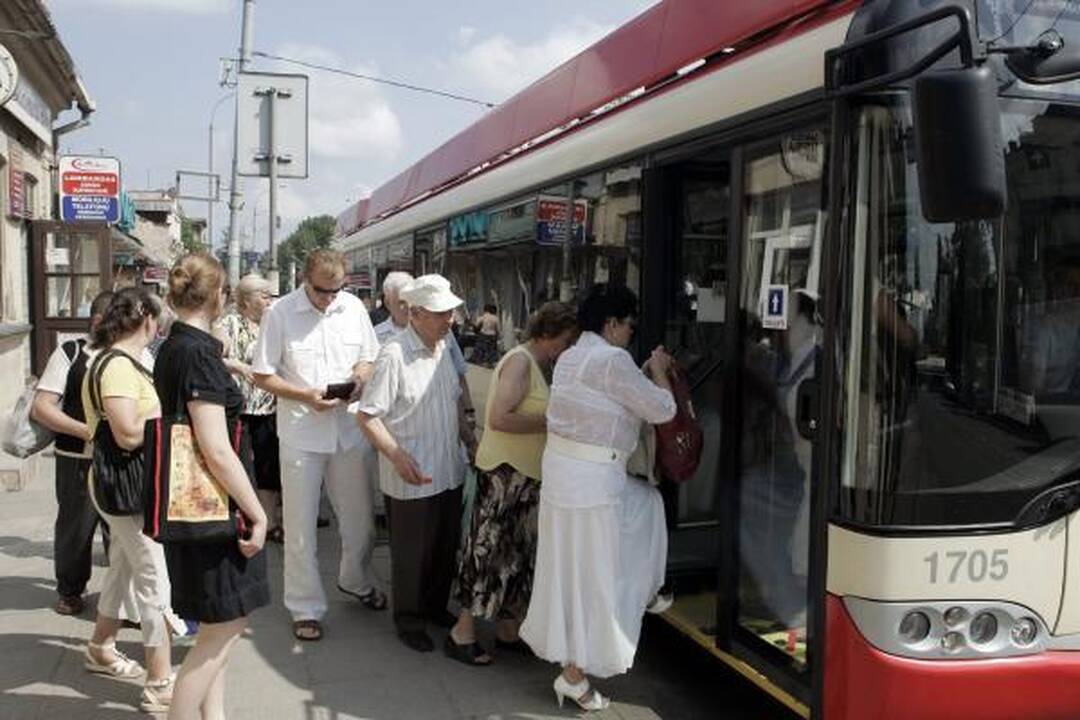 Nauja keleivių laipinimo tvarka Vilniuje prigyja sunkiai 