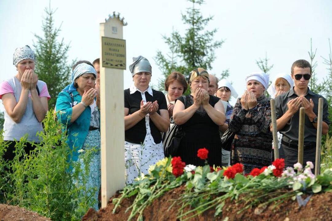 Kazanė motorlaivio "Bulgarija" aukų atminimą pagerbė pagal musulmonų papročius