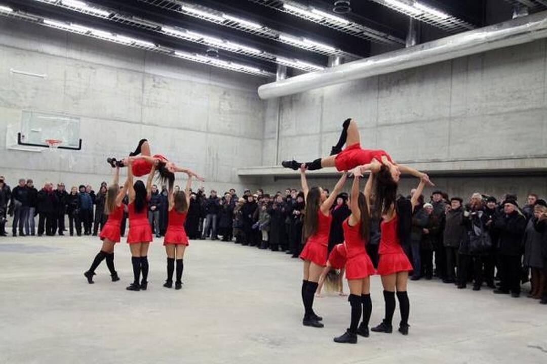 „Žalgirio“ arenoje koncertavo Kauno šampaninis choras ir Merūnas