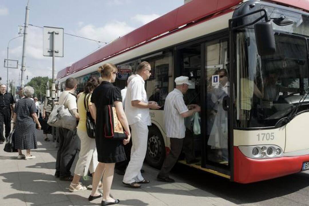 Nauja keleivių laipinimo tvarka Vilniuje prigyja sunkiai 