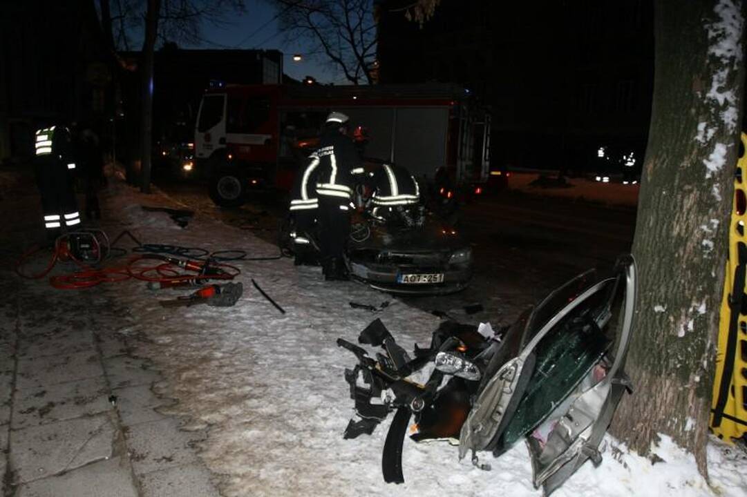 Smėlio audra kelyje: 30 sudegusių automobilių