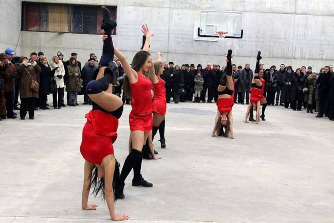 „Žalgirio“ arenoje koncertavo Kauno šampaninis choras ir Merūnas