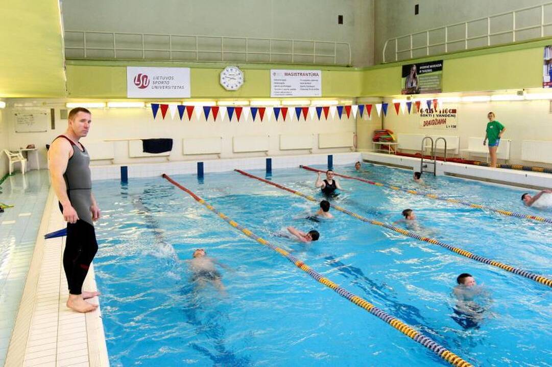 Kauno rajono aštuntokams – ugniagesių gelbėtojų pamokos baseine