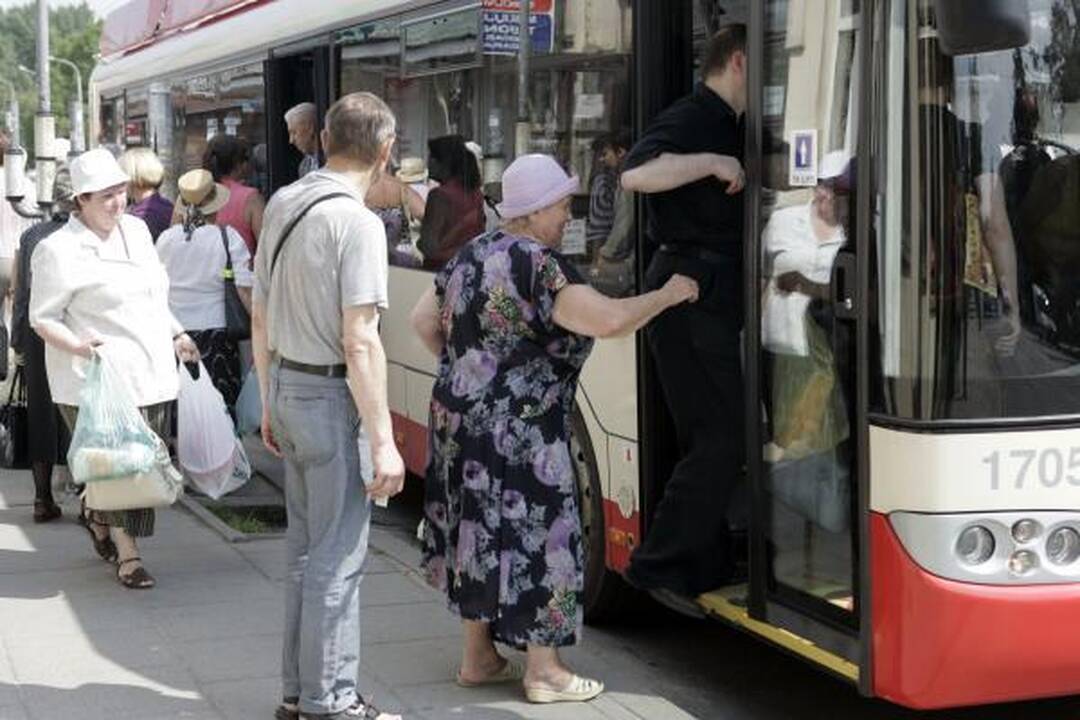 Nauja keleivių laipinimo tvarka Vilniuje prigyja sunkiai 