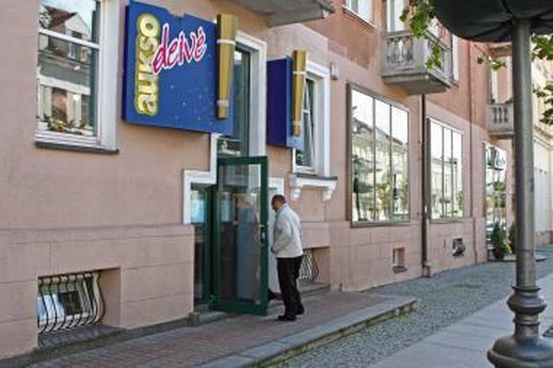 Klaipėdos senamiestyje apvogta juvelyrinių dirbinių parduotuvė