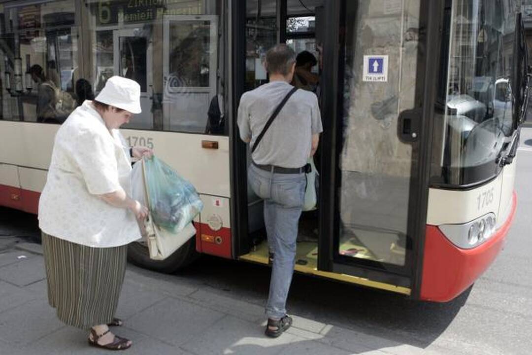 Nauja keleivių laipinimo tvarka Vilniuje prigyja sunkiai 