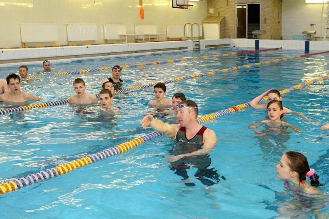 Kauno rajono aštuntokams – ugniagesių gelbėtojų pamokos baseine