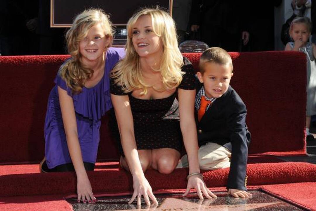 Holivudo Šlovės alėjoje atidengta aktorės R.Witherspoon žvaigždė