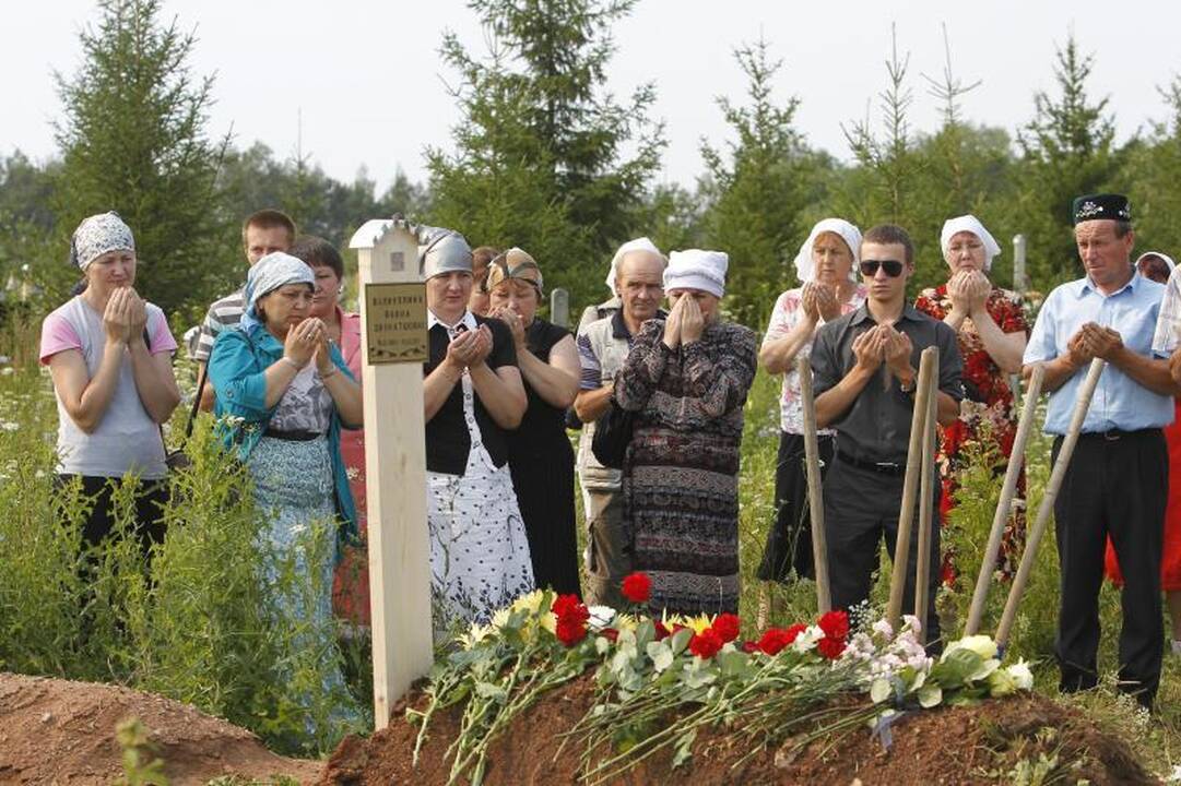 Kazanė motorlaivio "Bulgarija" aukų atminimą pagerbė pagal musulmonų papročius