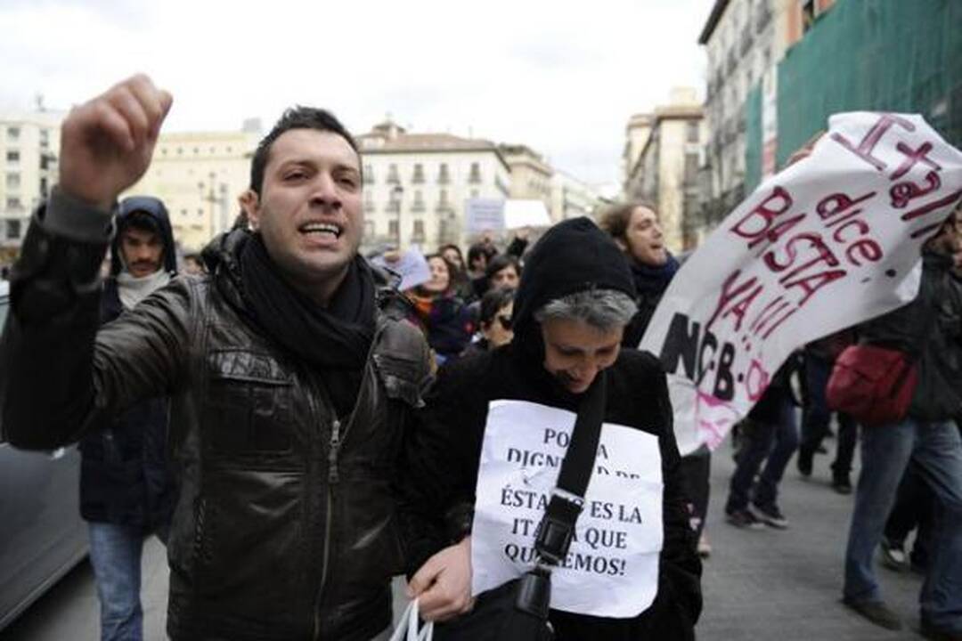 Italės masiškai protestavo prieš S.Berlusconi valdymą