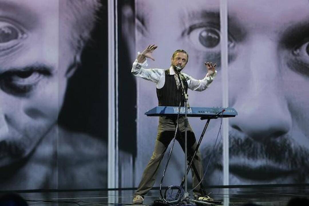 Į „Euroviziją“ Maskvoje važiuos Sasha Son (lentelė)