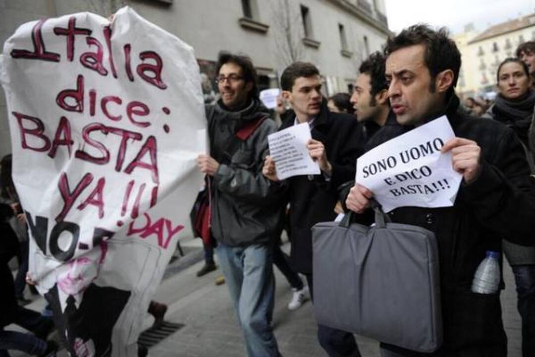 Italės masiškai protestavo prieš S.Berlusconi valdymą
