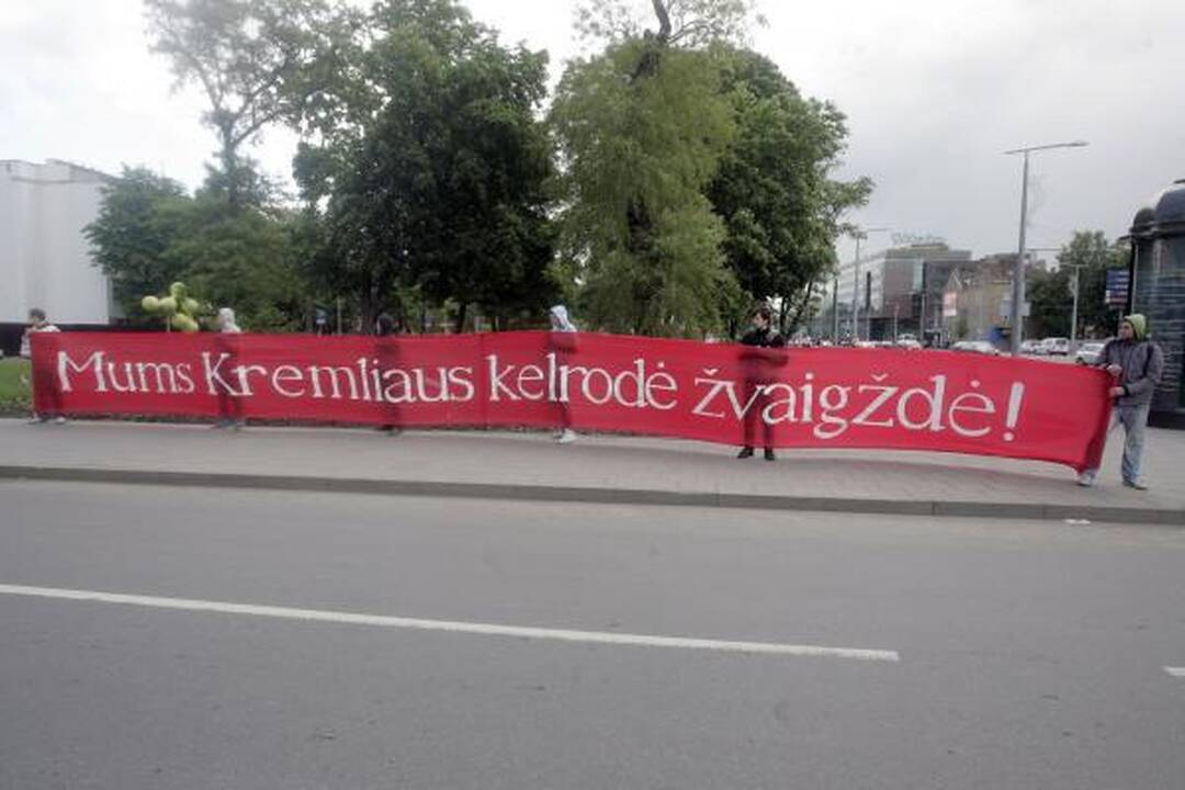 A.Paleckio pikete - rusiškų dujų kvapas