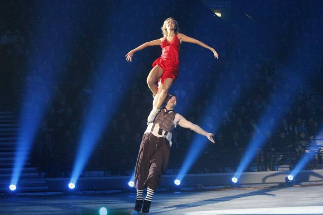 Ryškiaspalvis spektaklis ant ledo užbūrė klaipėdiečius