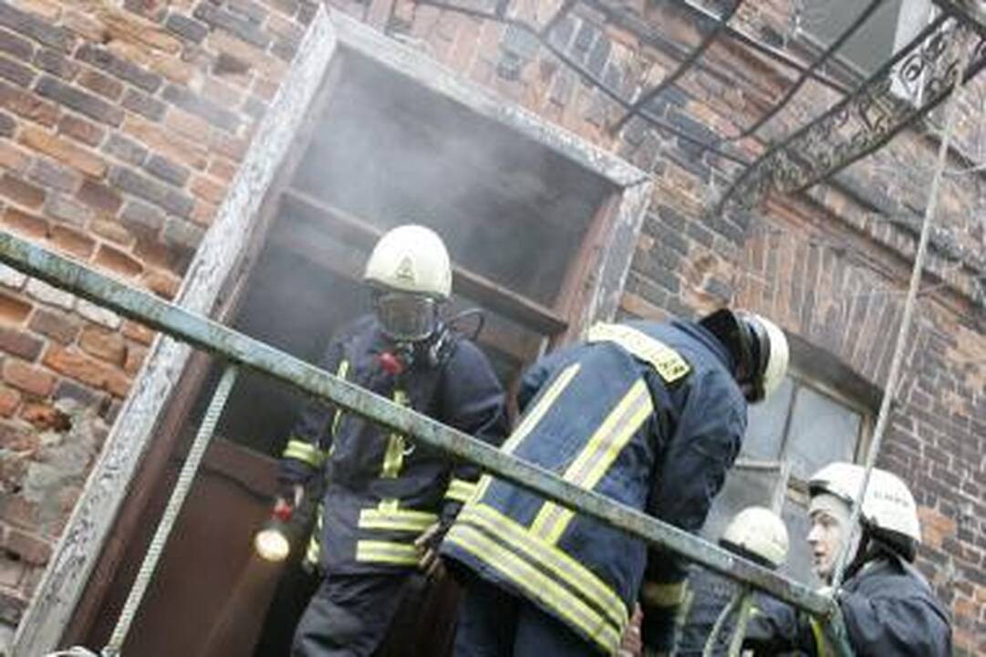 Ugniagesiai  linki saugių  Šv.Velykų