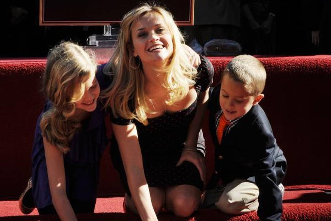 Holivudo Šlovės alėjoje atidengta aktorės R.Witherspoon žvaigždė