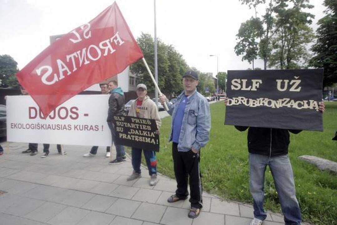 A.Paleckio pikete - rusiškų dujų kvapas