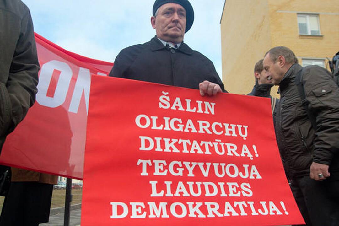 A.Paleckio bylą nagrinėjantis teismas nutarė prašyti medžiagos iš Sausio 13-osios bylos