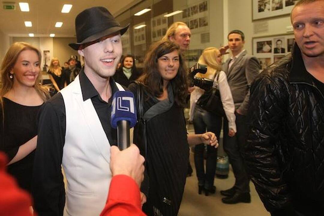 Į „Euroviziją“ Maskvoje važiuos Sasha Son (lentelė)