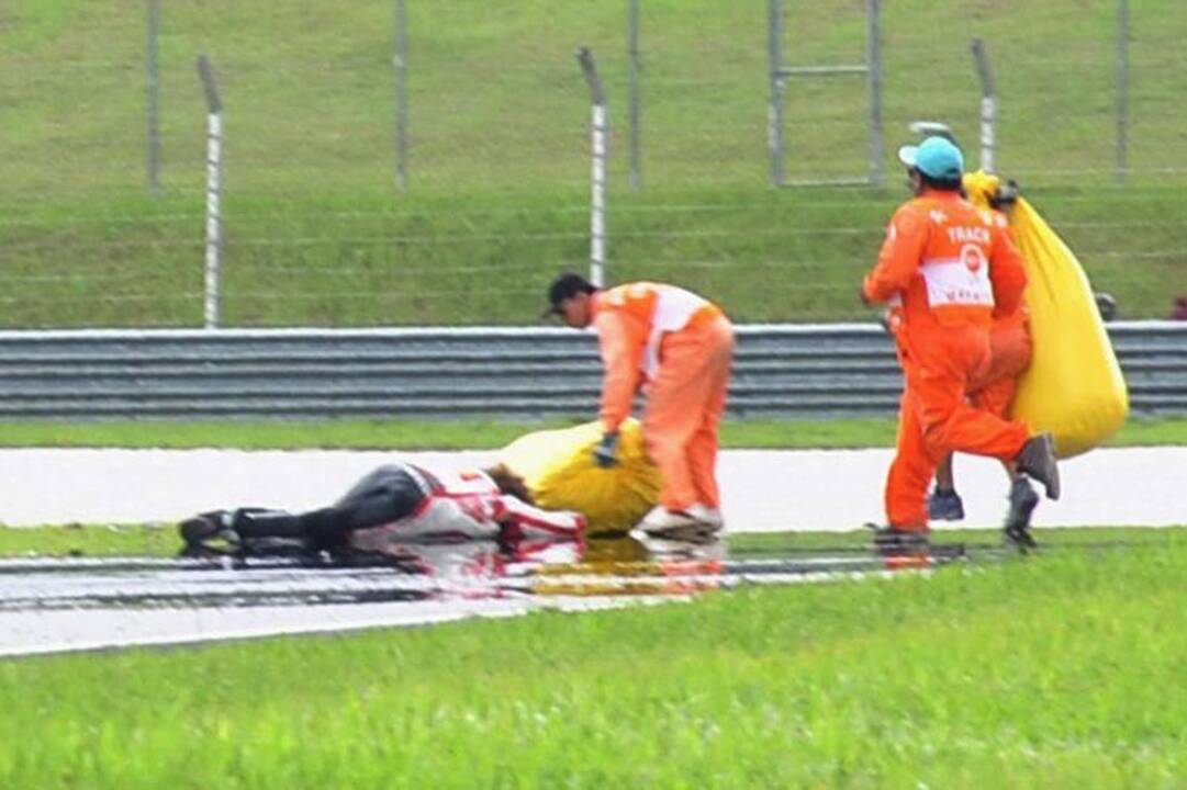 Tragiškoje avarijoje žuvo „MotoGP“ lenktynininkas M.Simoncelli (N-18)