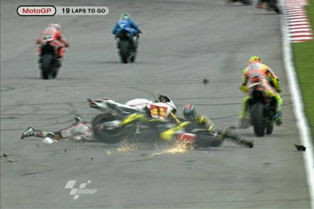 Tragiškoje avarijoje žuvo „MotoGP“ lenktynininkas M.Simoncelli (N-18)