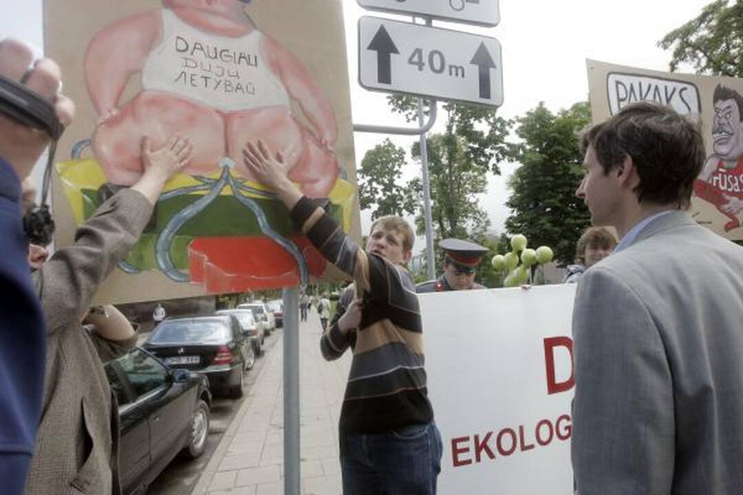 A.Paleckio pikete - rusiškų dujų kvapas