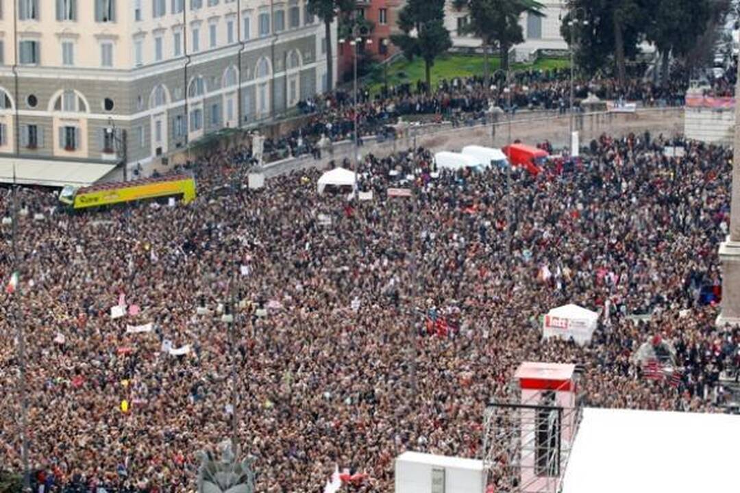 Italės masiškai protestavo prieš S.Berlusconi valdymą