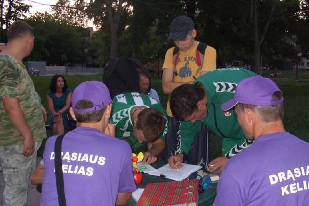 Pareigūnai D.Kedžio šalininkams pasitraukti neliepė 