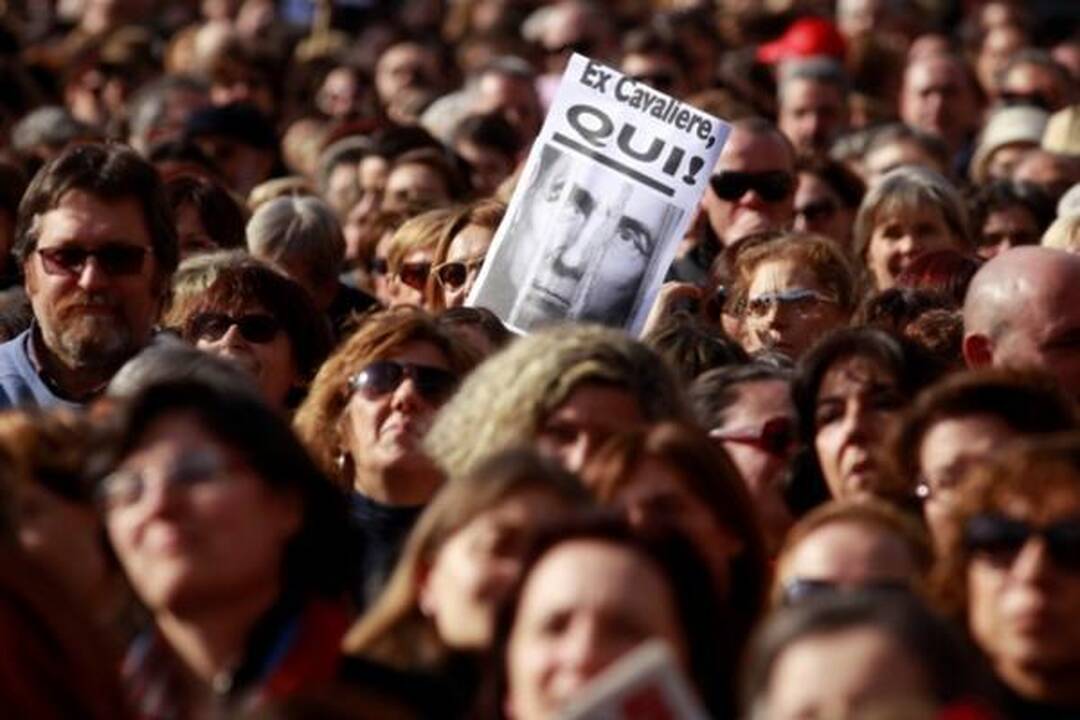 Italės masiškai protestavo prieš S.Berlusconi valdymą