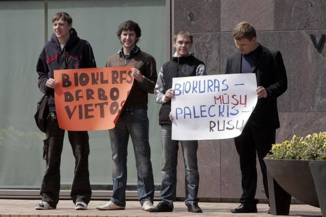 A.Paleckio pikete - rusiškų dujų kvapas