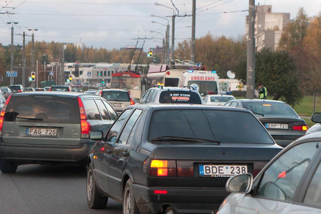 Staigiai stabdant troleibusą nukentėjo keleivė