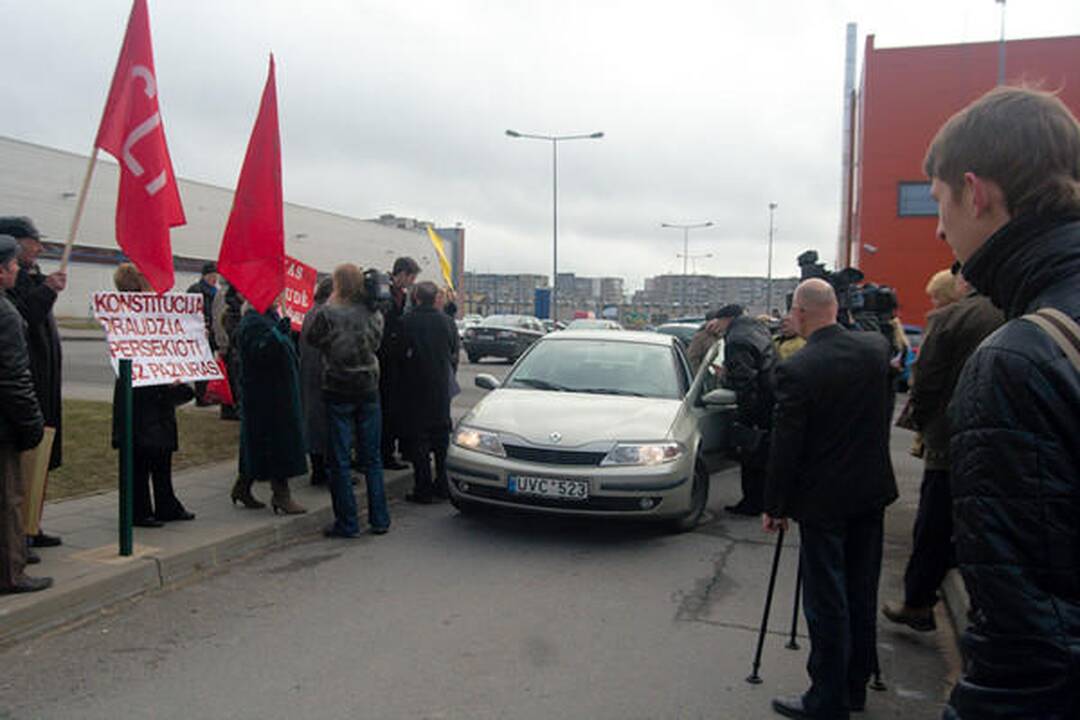A.Paleckio bylą nagrinėjantis teismas nutarė prašyti medžiagos iš Sausio 13-osios bylos